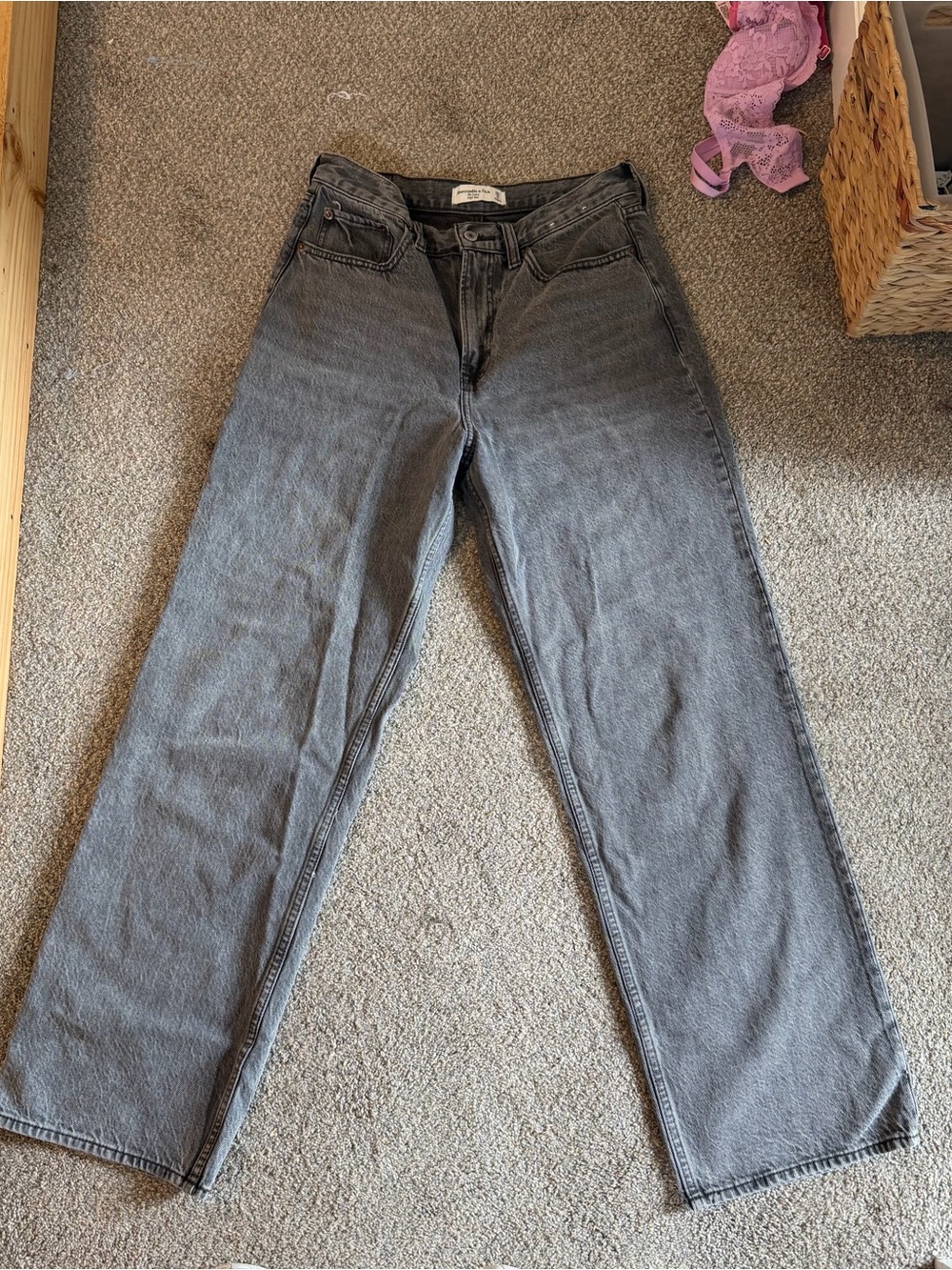 Abercrombie & Fitch Straight Leg Jeans in Faded Gray